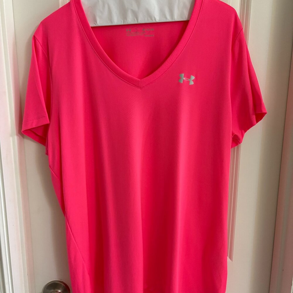 Under Armour t-shirt - size XL - hot pink